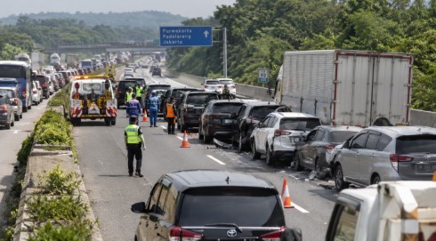 Tabrakan Beruntun 15 Kendaraan di Tol Cipularang, Seluruh Lajur Sempat Lumpuh