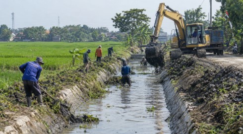 Pemkab Bekasi Prioritaskan Normalisasi Irigasi BKG 22-38 Guna Atasi Ancaman Kekeringan Petani Pebayuran